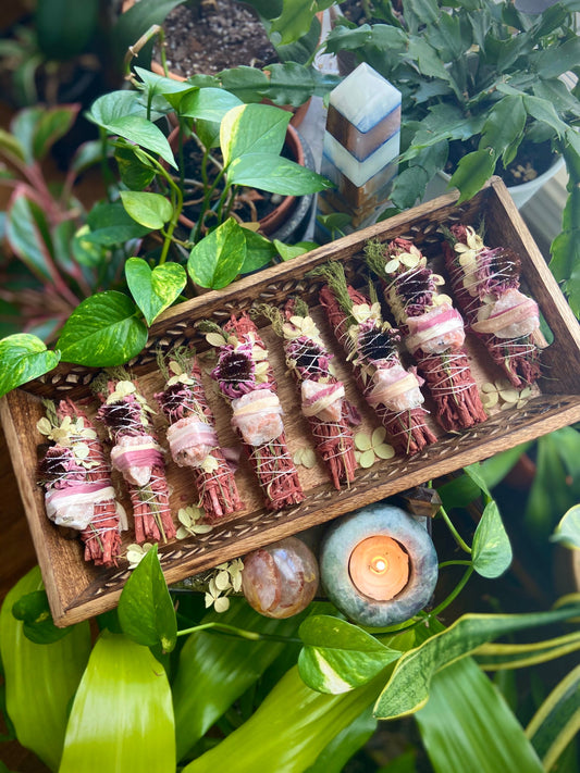 Fortunes, Blessing, smudge bundle, Dragons Blood, hydrangea, dill, sunstone, echinacea, meditation, cruelty free, sage stick, smudge